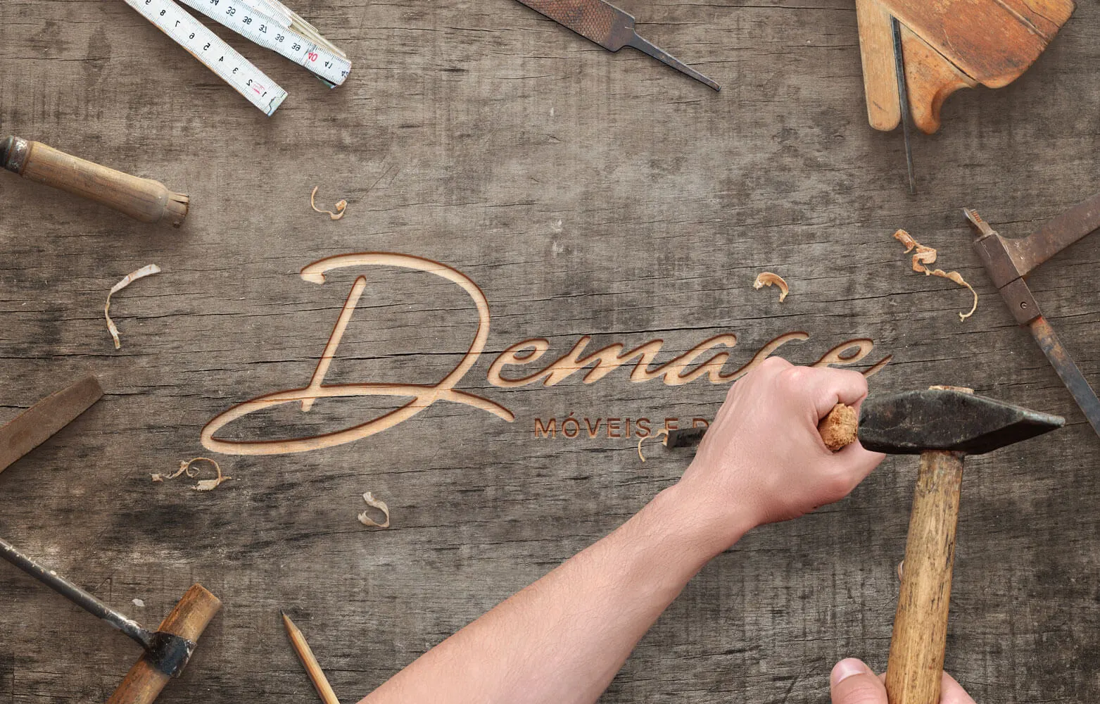 A Demace é uma empresa especializada na venda de mobiliário personalizado de alta qualidade e decoração para o lar, com anos de experiência no mercado, mas recentemente embarcou nas vendas digitais e carecia de uma presença digital sólida.