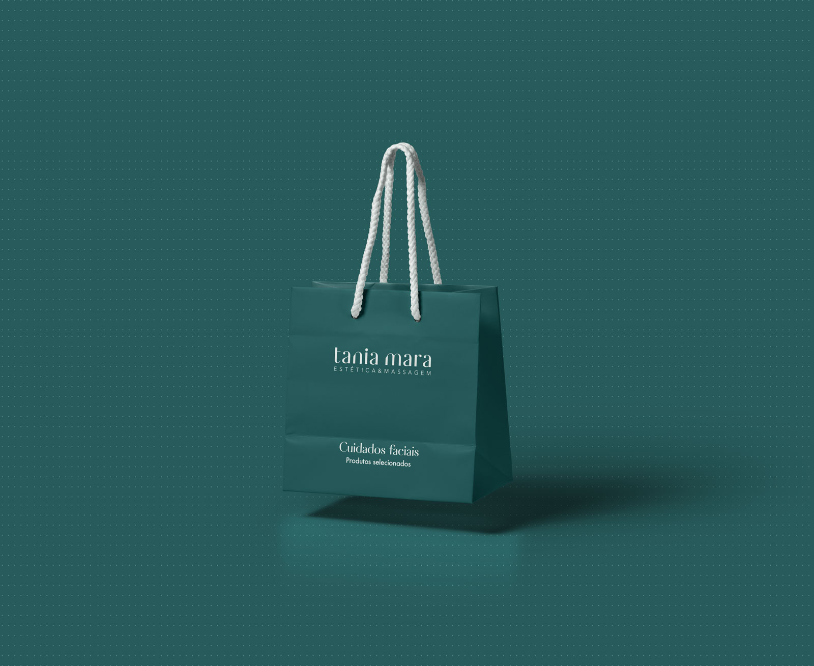 Diseñamos un logotipo, paleta de colores y tipografía que reflejan la personalidad de Tania Mara.